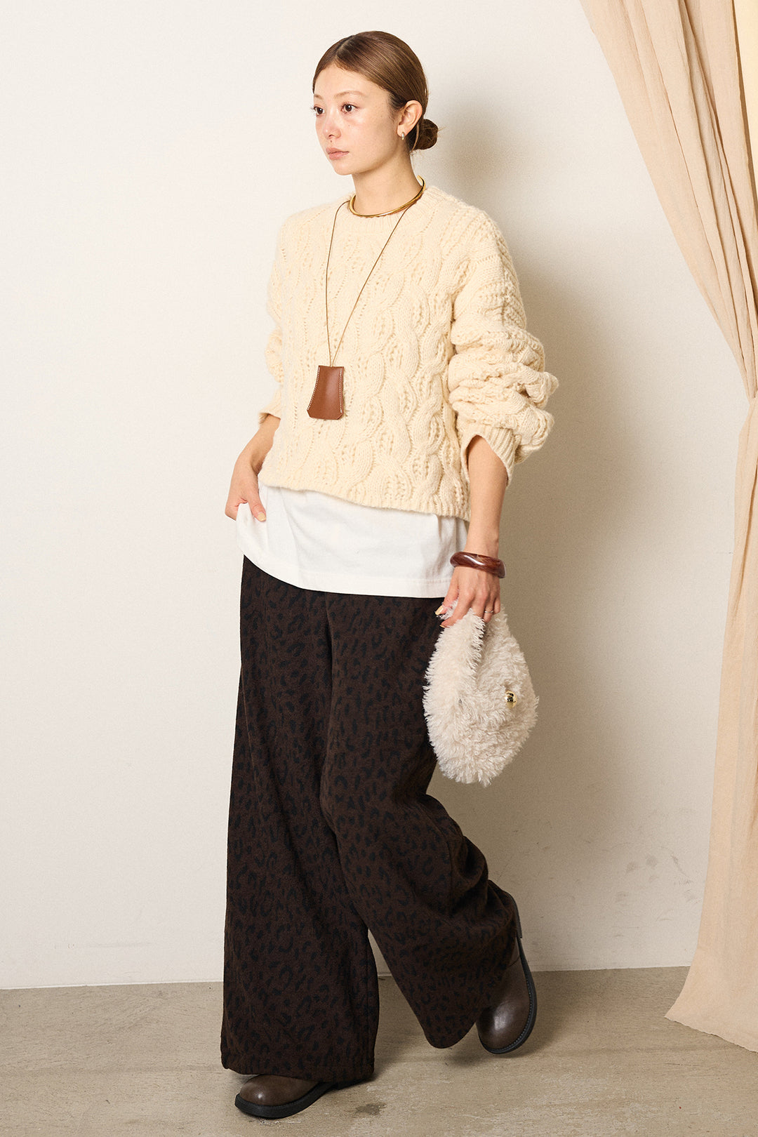 [SET]ケーブルリラックスショートニット+箔プリントBIGシルエットロングスリーブTシャツ+レオパードジャガードニットパンツ(3set)