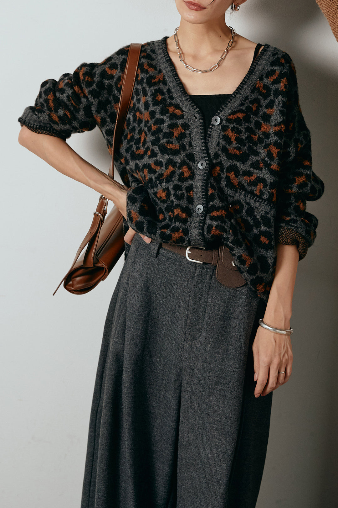 [SET]ステッチデザインレオパードニットカーディガン+ポーチベルト付きカーブパンツ(2set)