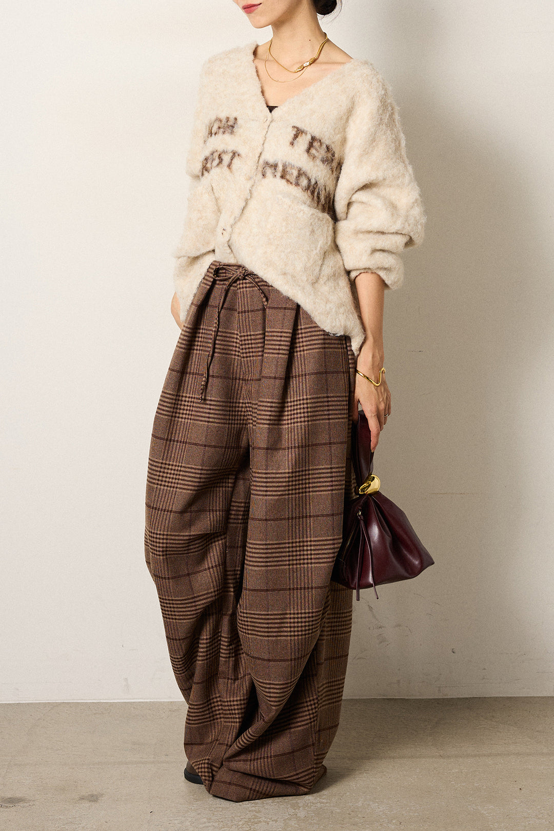 [SET]ウール混透かしロゴニットカーディガン+グレンチェックルーズタックパンツ(2set)