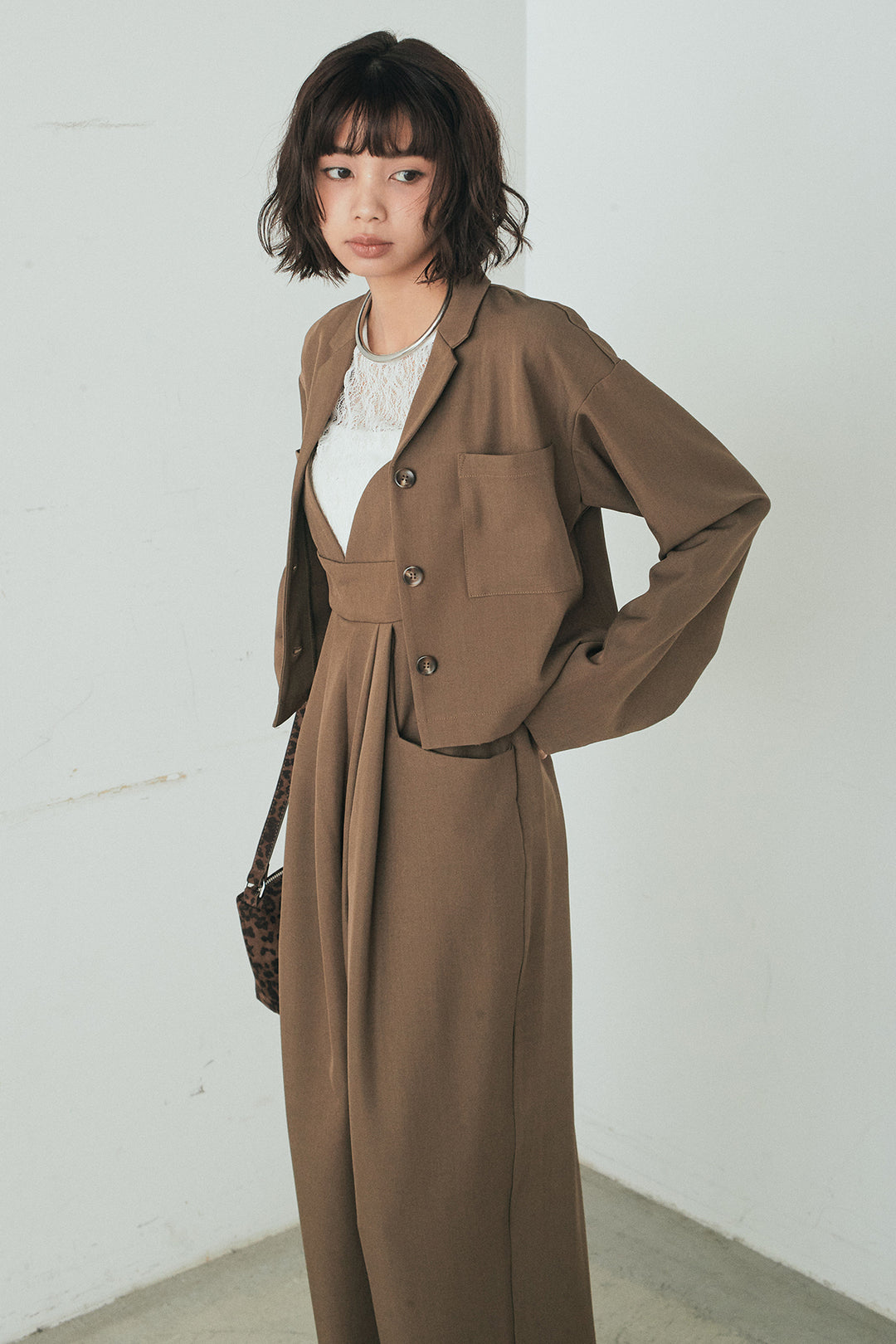 [SET]バックジップデザインショートツイルジャケット+キャミロングオールインワン+ストレッチレースクルーネックインナー(3set)