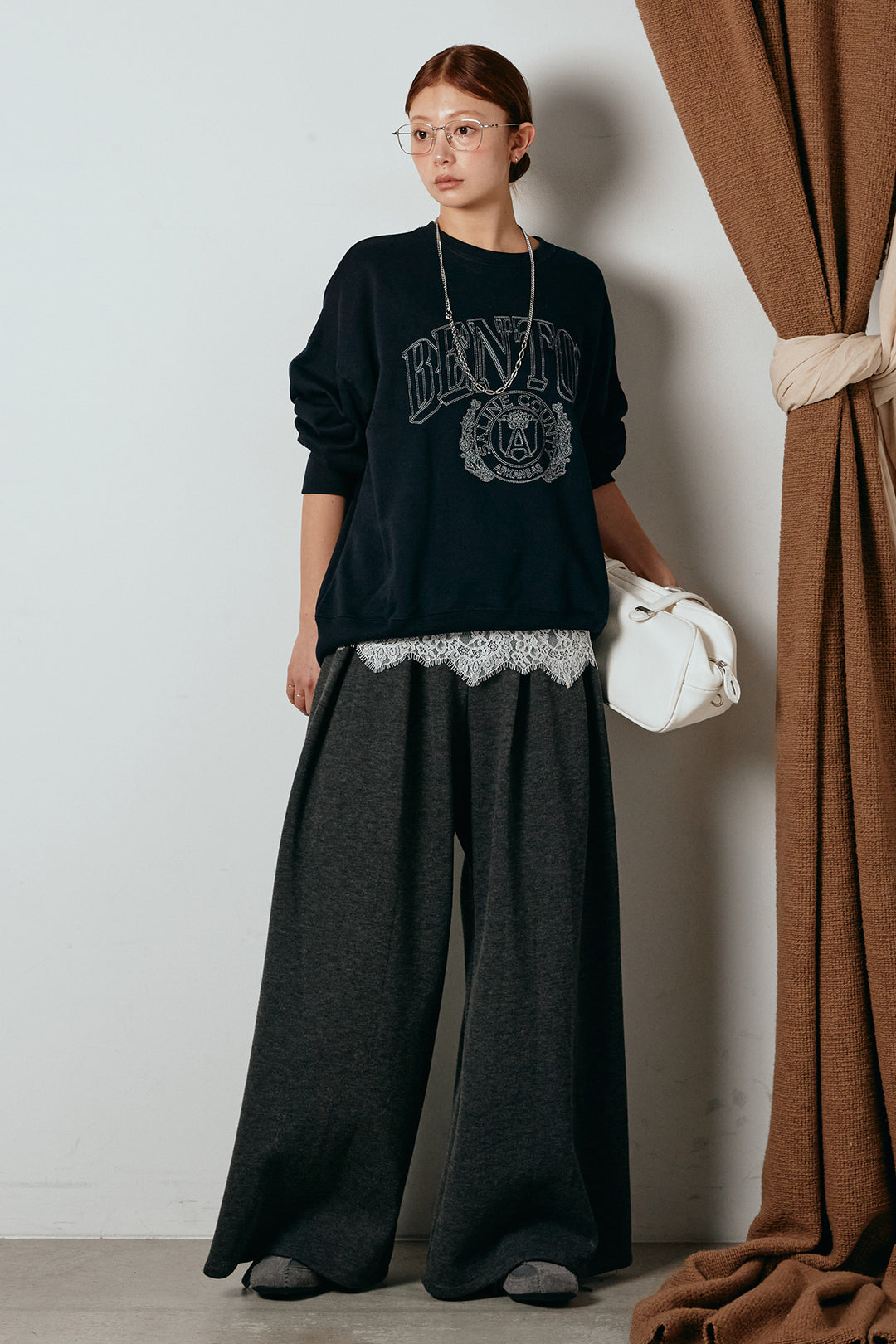 [SET]フロントロゴスウェットプルオーバー+フェイクレザー太ベルト付きタックワイドパンツ(2set)