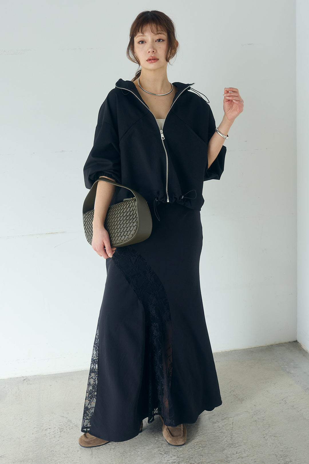 [SET]ネック裾絞りブルゾンアウター+刺繍レースデザインサテンスカート(2set)