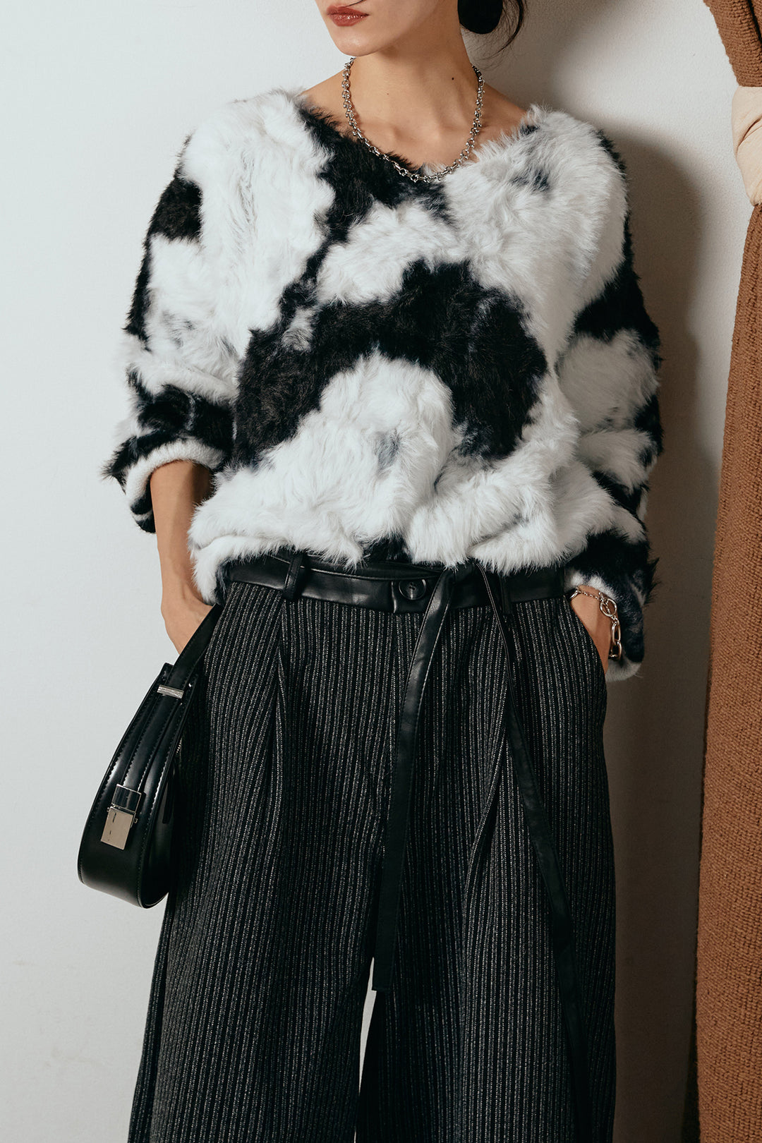 [SET]タイダイ柄シャギーニットトップス+レザーライク配色ストライプパンツ(2set)