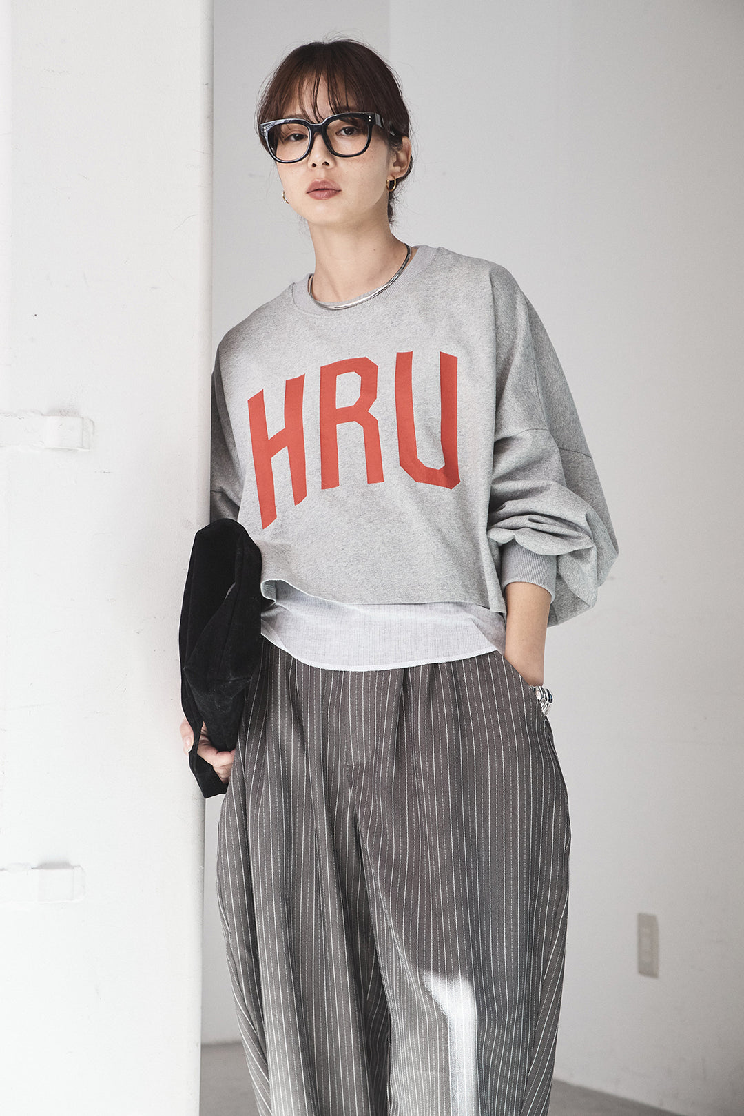 [SET]ビッグロゴHRU袖ボリュームトップス+リブシアークルーネック長袖トップス+ヘリンボーンストライプツータックパンツ(3set)