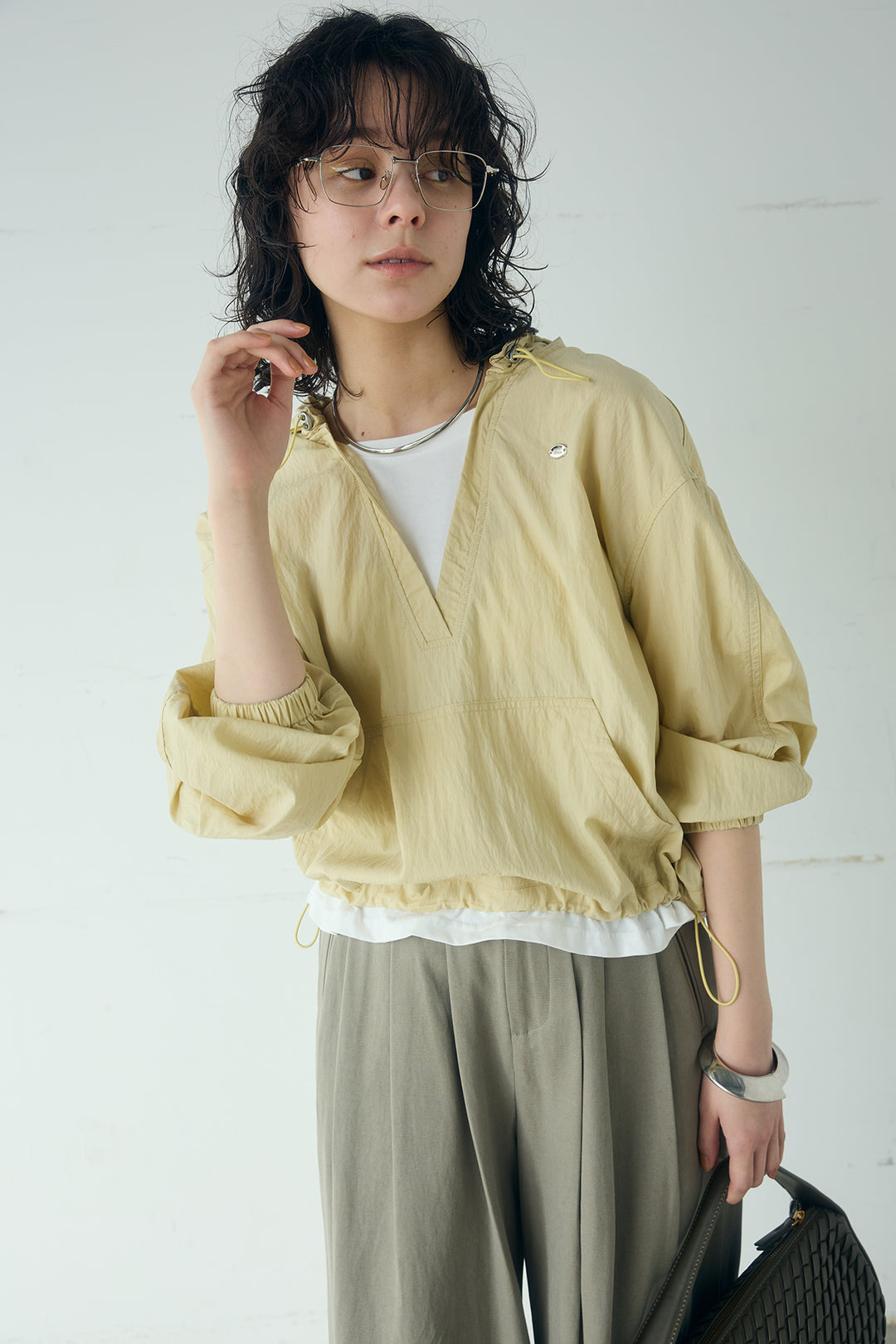 [SET]レイヤードデザインフーディートップス+サイド調整ベルトタックパンツ(2set)