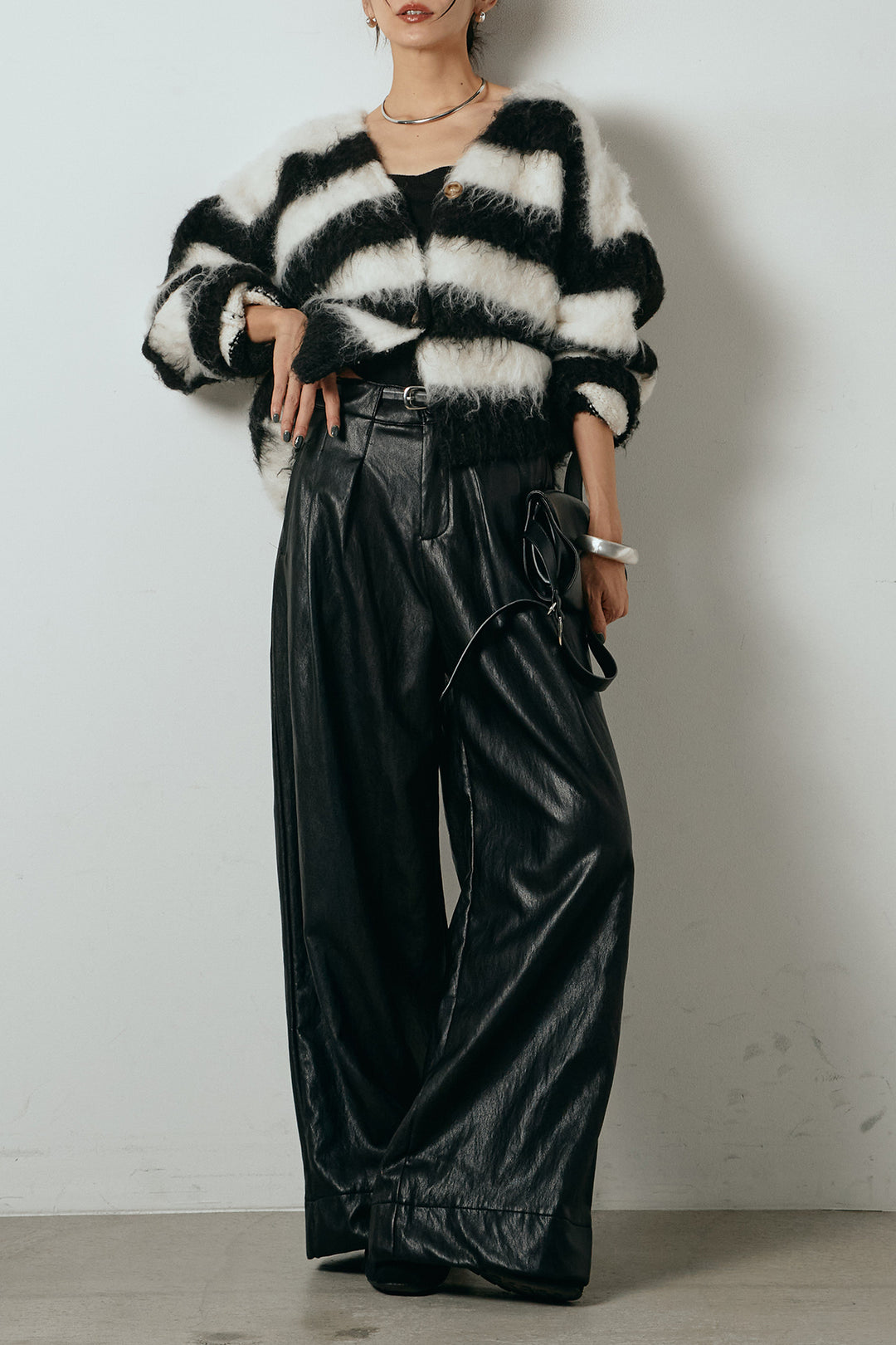 [SET]シャギーボーダー柄ニットカーディガン+ベルト付きレザーライクタックパンツ(2set)