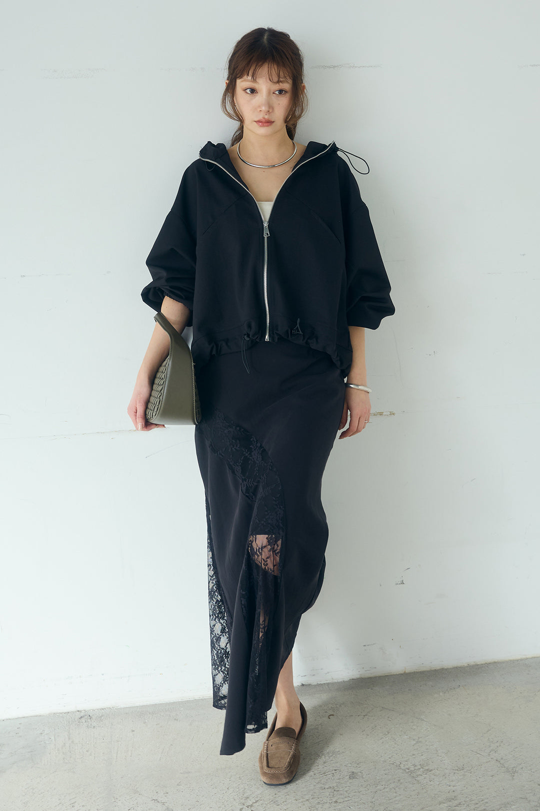 [SET]ネック裾絞りブルゾンアウター+刺繍レースデザインサテンスカート(2set)