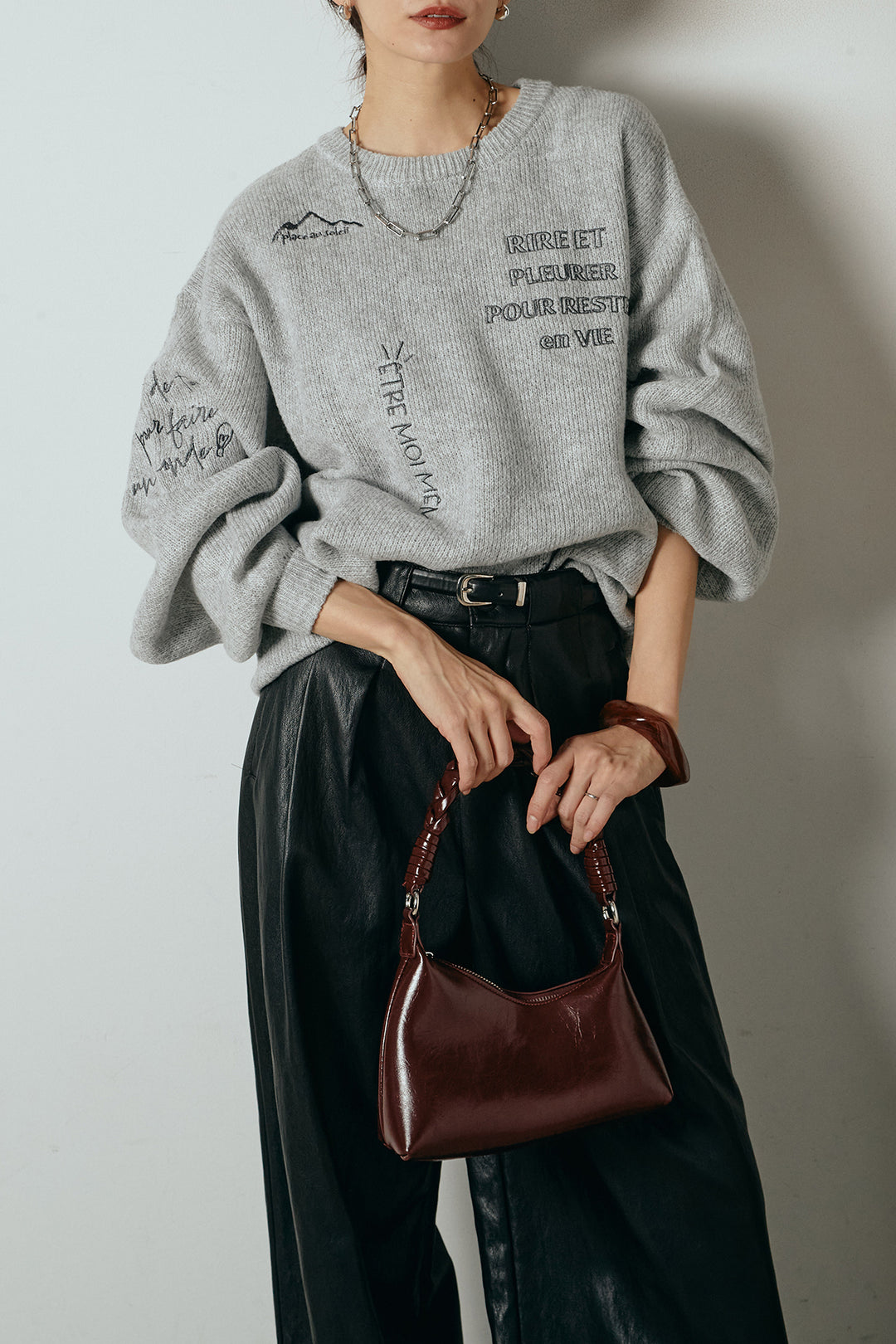 [SET]刺繍ロゴランダムデザインニットトップス+ベルト付きレザーライクタックパンツ(2set)