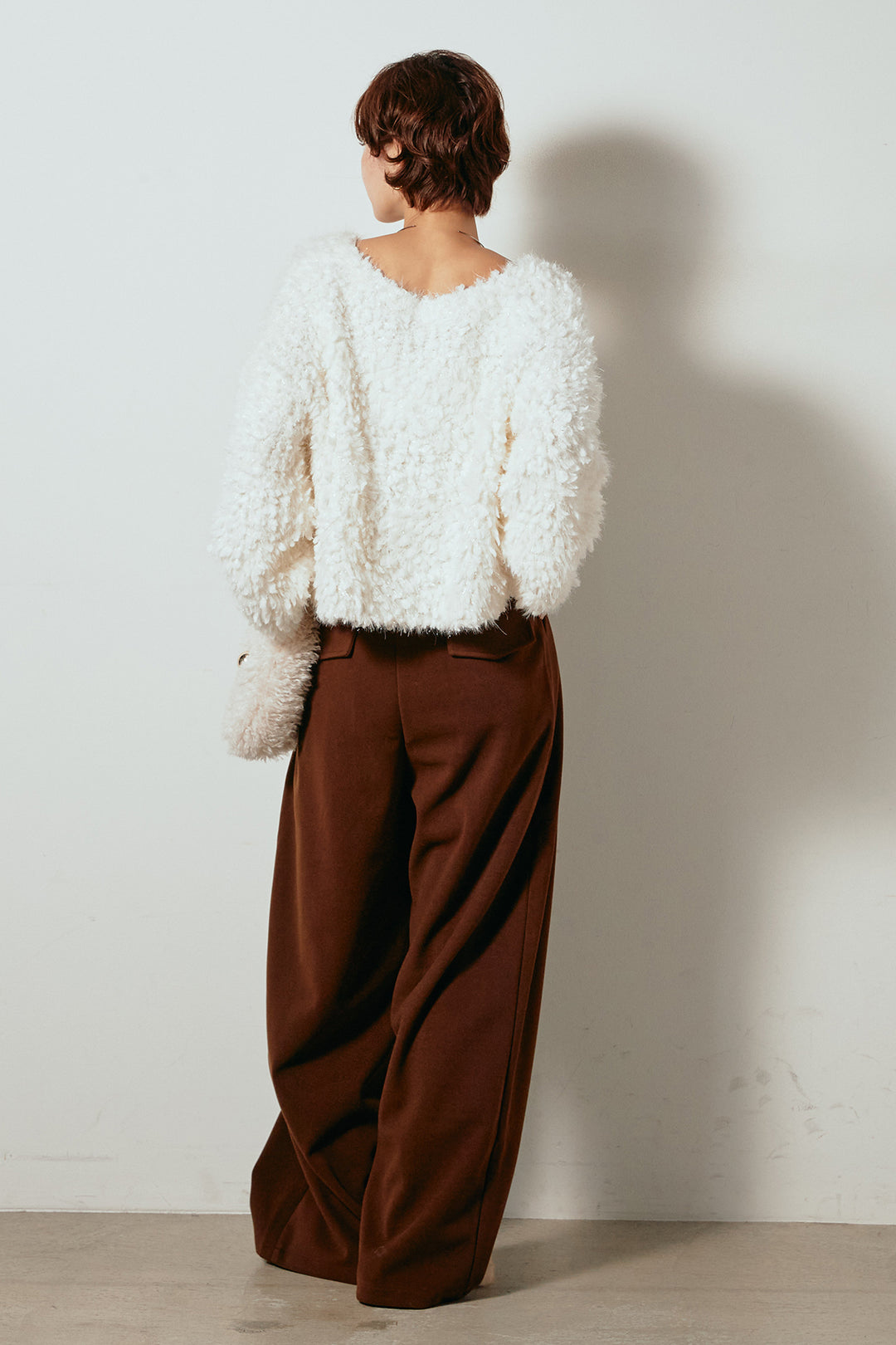 [SET]深Vネックチョウチョヤーンニットトップス+細フェイクレザーベルト付きワイドタックパンツ(2set)