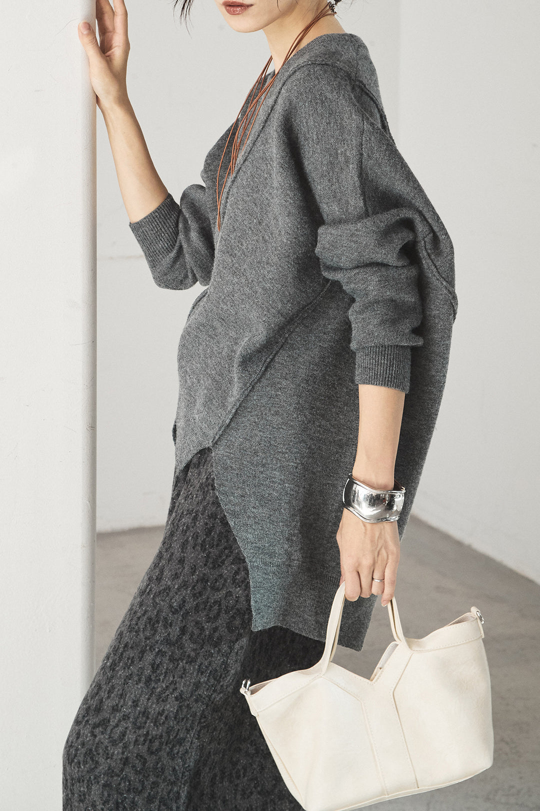 [SET]アシンメトリーデザインニットトップス+リラックスレオパード柄ワイドパンツ(2set)