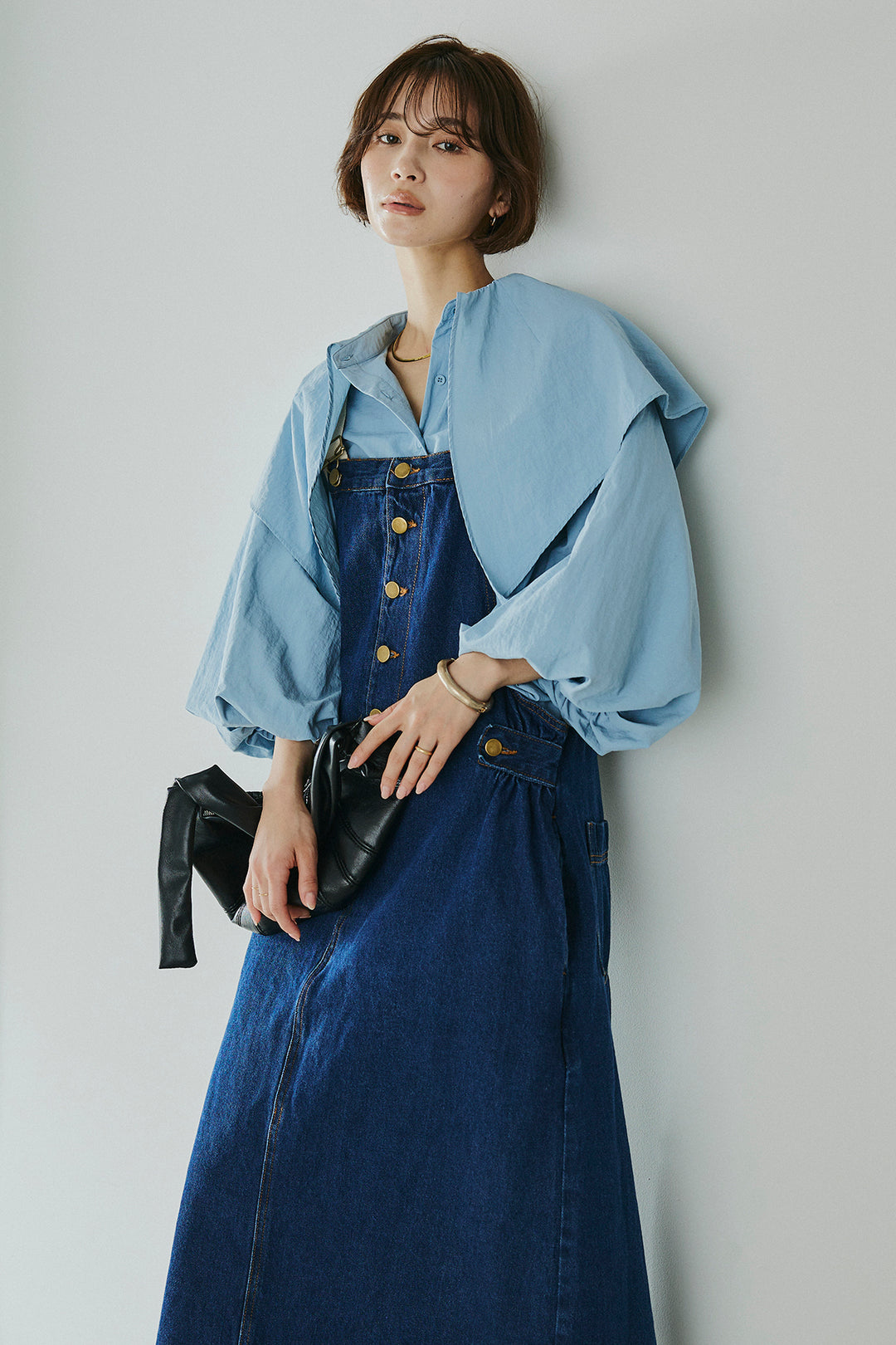 [SET]ケープカラーナイロンブラウス+配色ショルダーデニムサロペットスカート(2set)