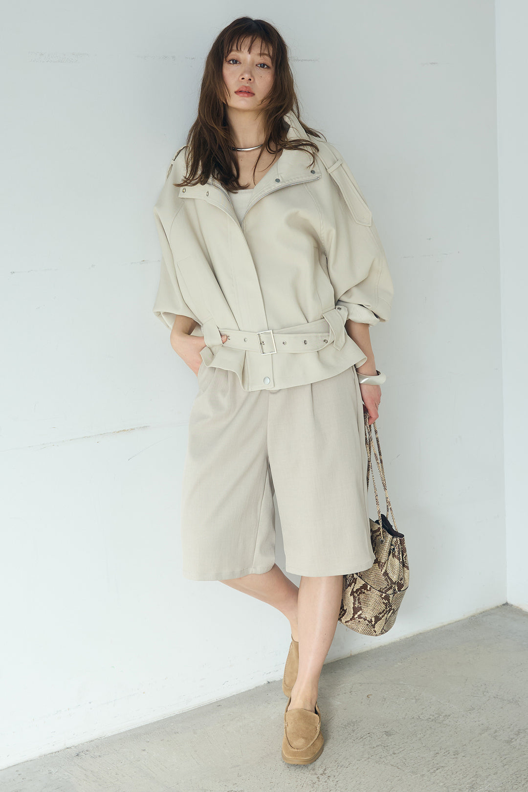 [SET]ベルト付きスタンドネックアウター+ツイルタックハーフパンツ(2set)