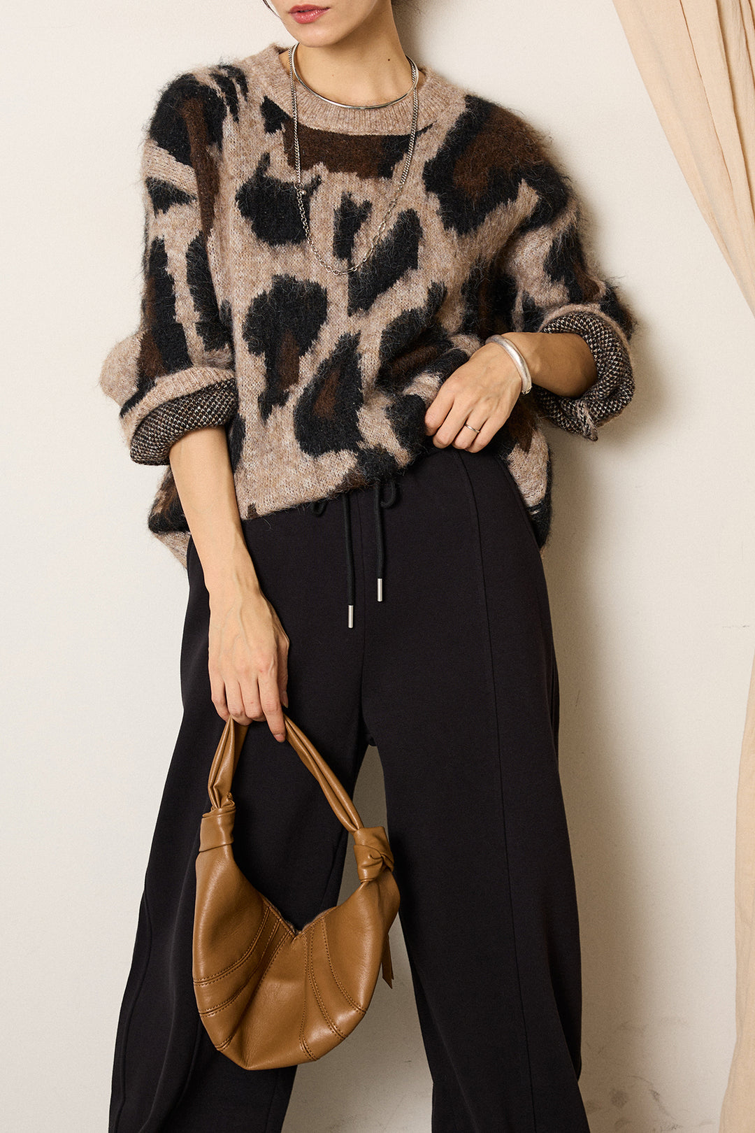 [SET]ルーズアニマルモヘアニットトップス+スウェットワイドカーブパンツ(2set)