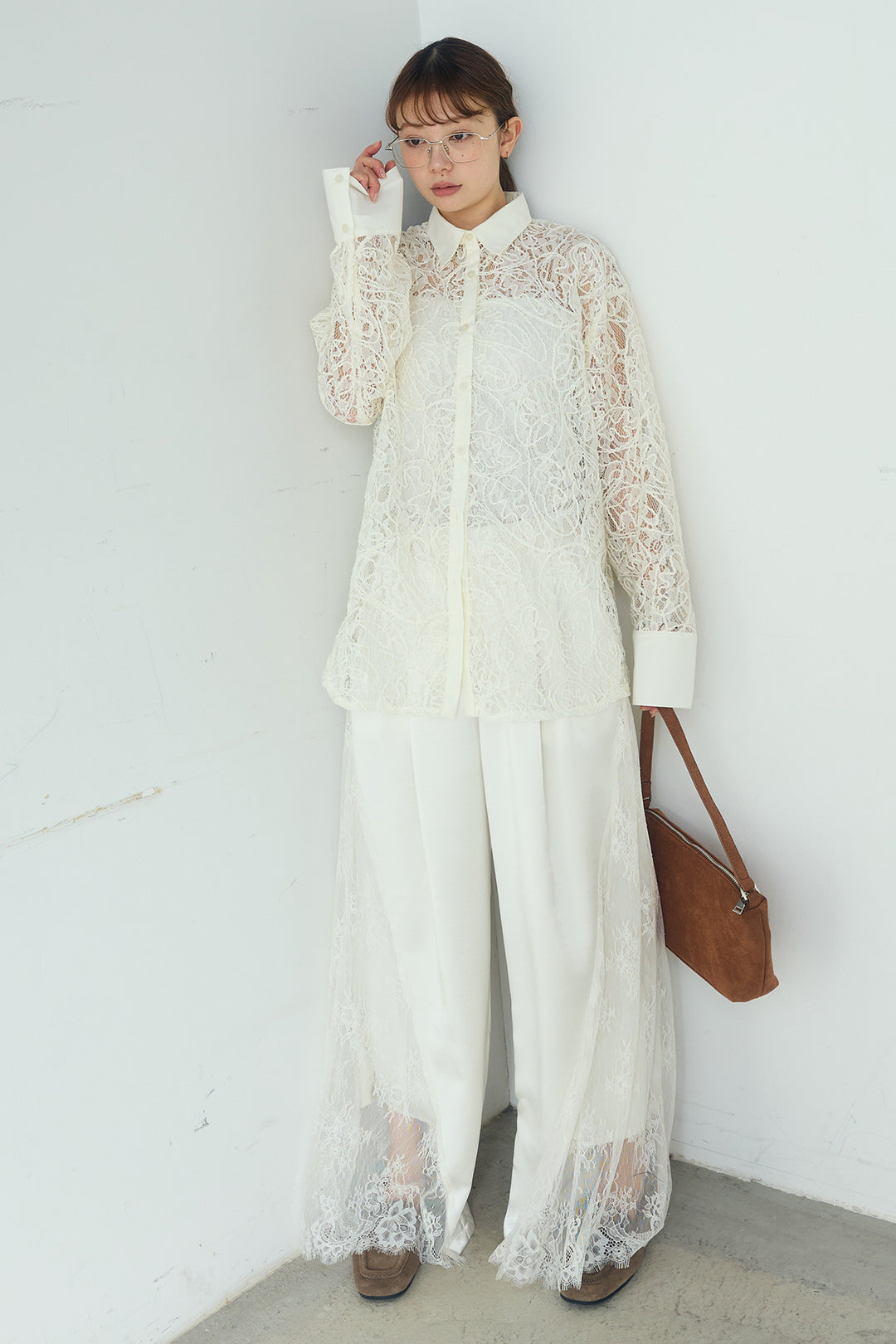 [SET]刺繍レースオーバーサイズシャツ+サテンレース切り替えタックパンツ(2set)
