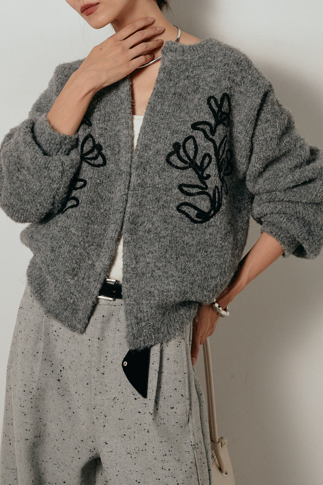 【即納】テープ刺繍ニットカーディガン