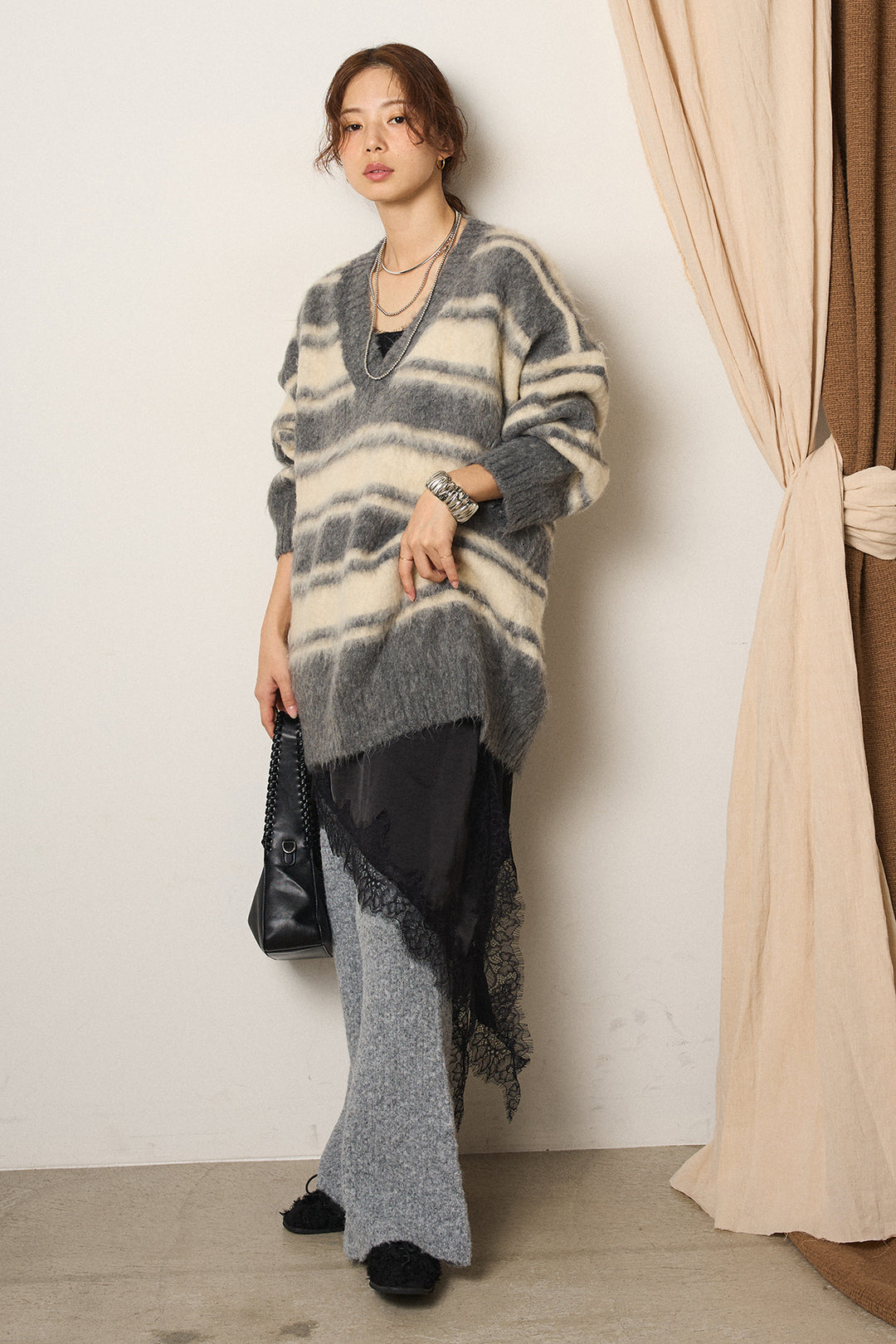 [SET]ルーズVネックボーダーニットトップス+レースドッキングサテンキャミソール+杢ニットリブフレアパンツ(3set)