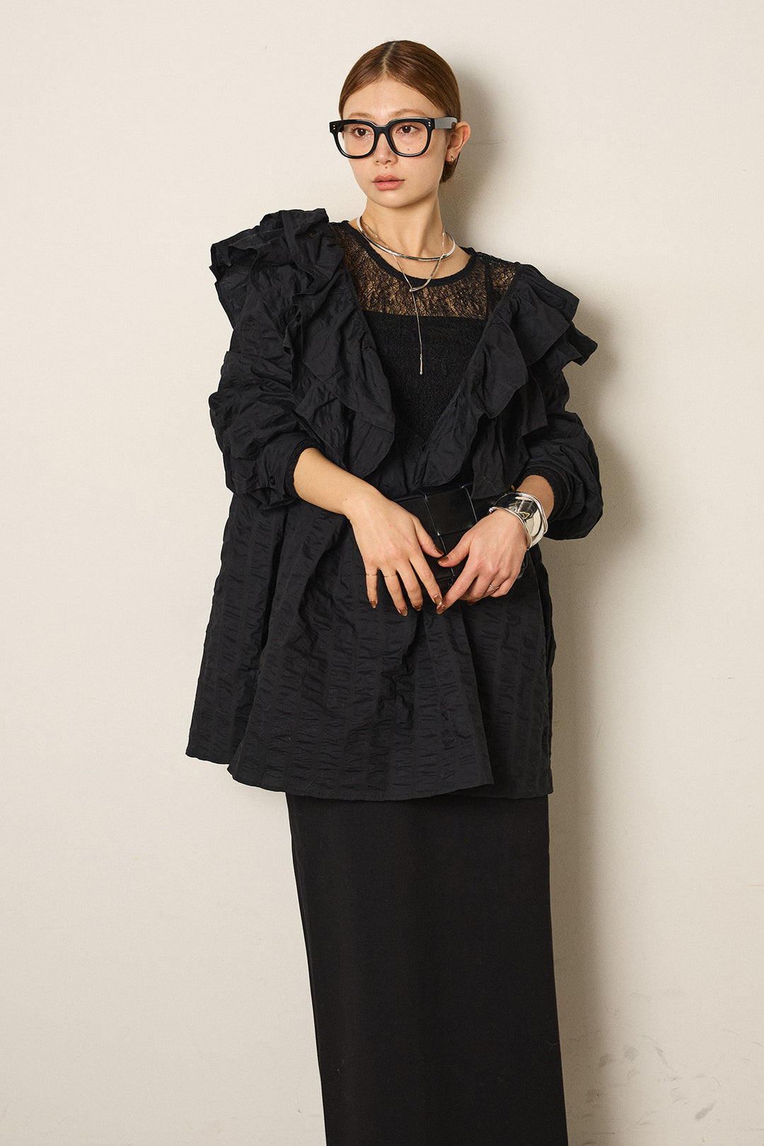 [SET]Vネックフリルカラーブラウス+ストレッチレースクルーネックインナー(2set)