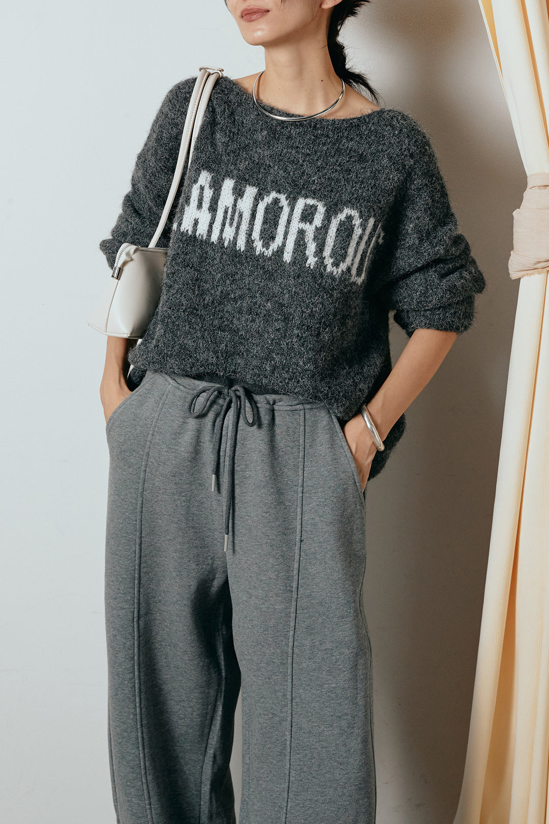 [SET]フロントロゴデザインニットトップス+スウェットワイドカーブパンツ(2set)