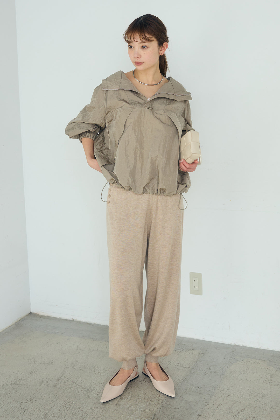 [SET]ナイロンフーディーブルゾンアウター+裾絞りリブニットパンツ(2set)