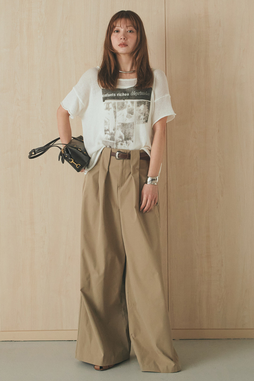 [SET]半袖モノトーングラフィックトップス+ベルトループデザインハイウエストタックパンツ(2set)