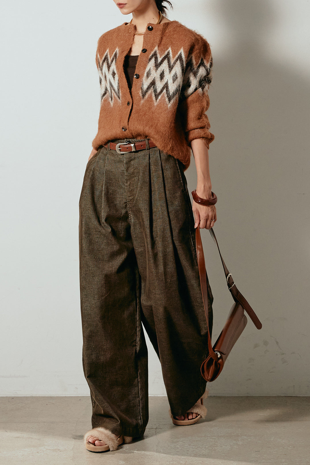 [SET]起毛ノルディック柄ニットカーディガン+フロントタック入りコーデュロイパンツ(2set)