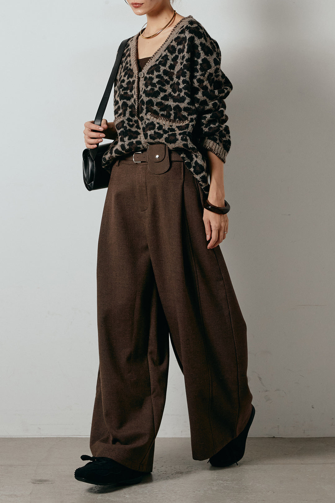 [SET]ステッチデザインレオパードニットカーディガン+ポーチベルト付きカーブパンツ(2set)
