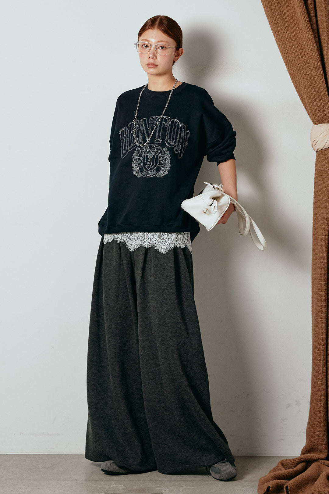 [SET]フロントロゴスウェットプルオーバー+フェイクレザー太ベルト付きタックワイドパンツ(2set)