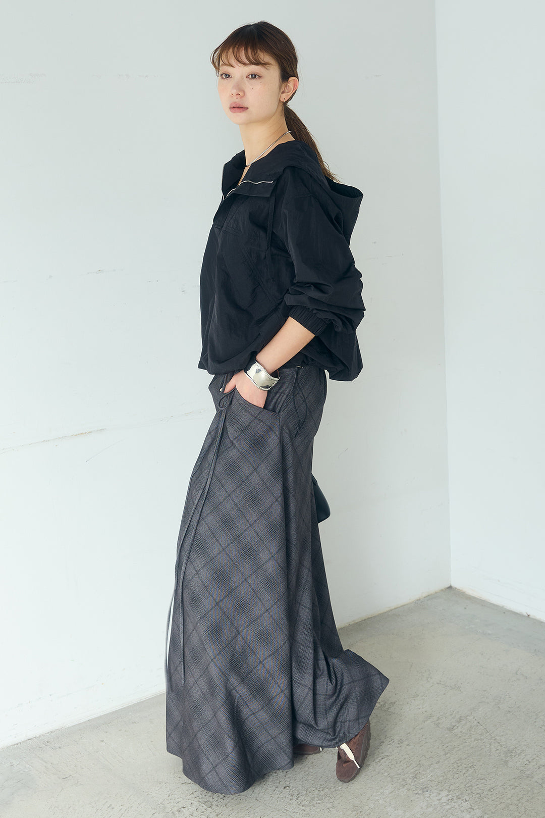 [SET]ナイロンフーディーブルゾンアウター+タータンチェック柄フロントデザインスカート(2set)