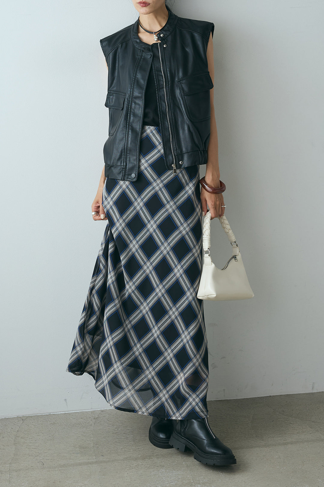 [SET]バンドカラーフェイクレザーベスト+マルチ柄シアースカート(2set)