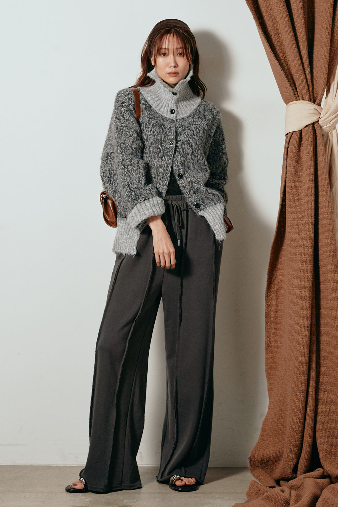 [SET]ハイネックミックスニットトップス+フロントラインデザインワイドスウェットパンツ(2set)