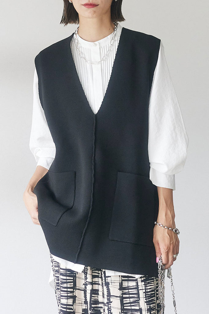 ミナペルホネン　黒いVネックベスト ベストで作るオケージョンスタイル – Rallye / margot / 金沢・香林坊