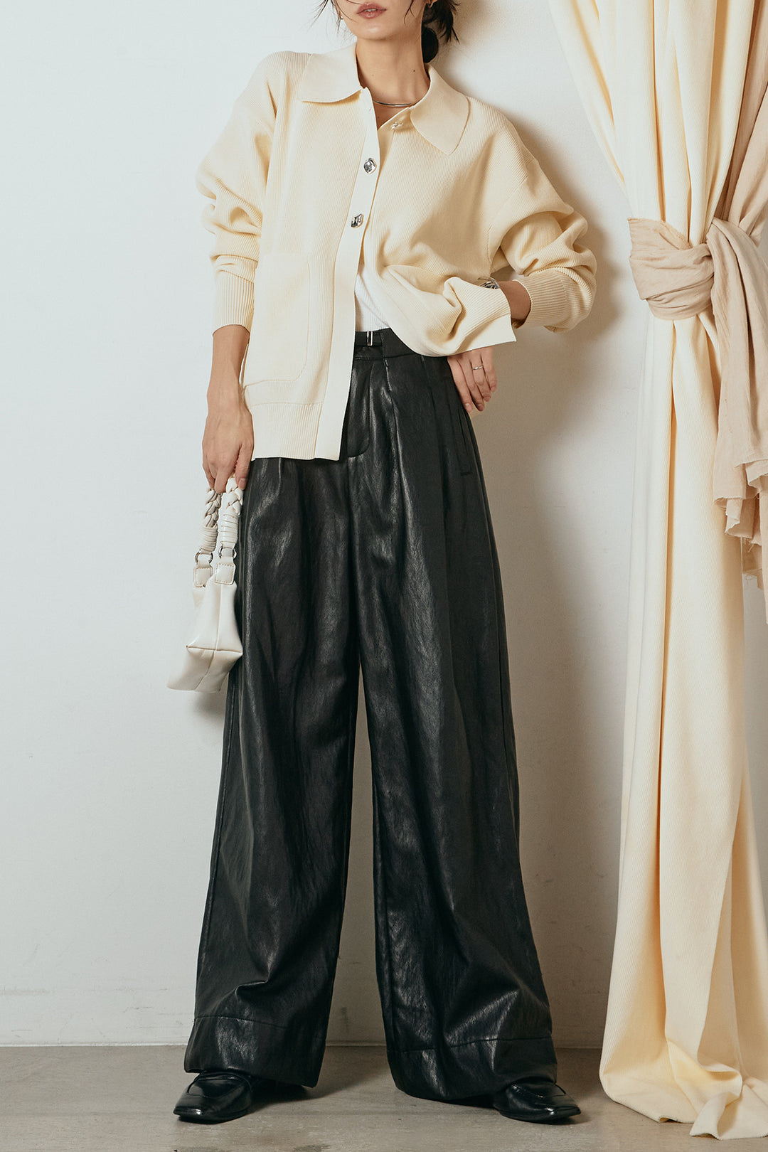 [SET]メタル釦衿付きニットカーディガン+ベルト付きレザーライクタックパンツ(2set)