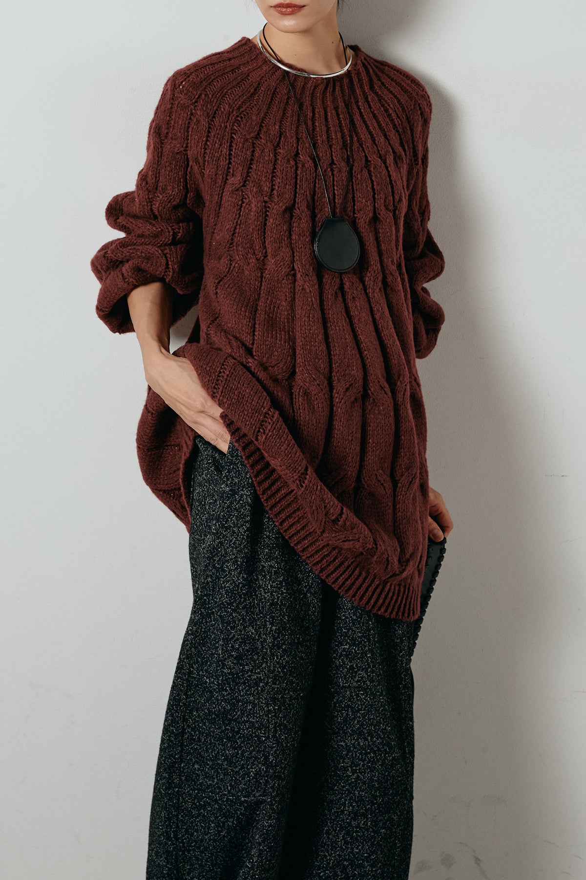 新品同様　PLEATS PLEASE トップス　ブラウン系　Uネック　サイズ3 求心柄ニットトップス/レッド – ESICA