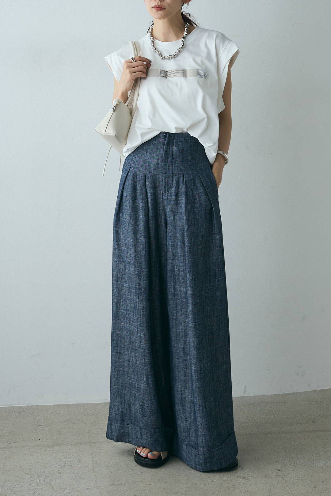 [SET]英字デザインノースリーブTシャツ+タック入りかすれ柄ワイドパンツ(2set)