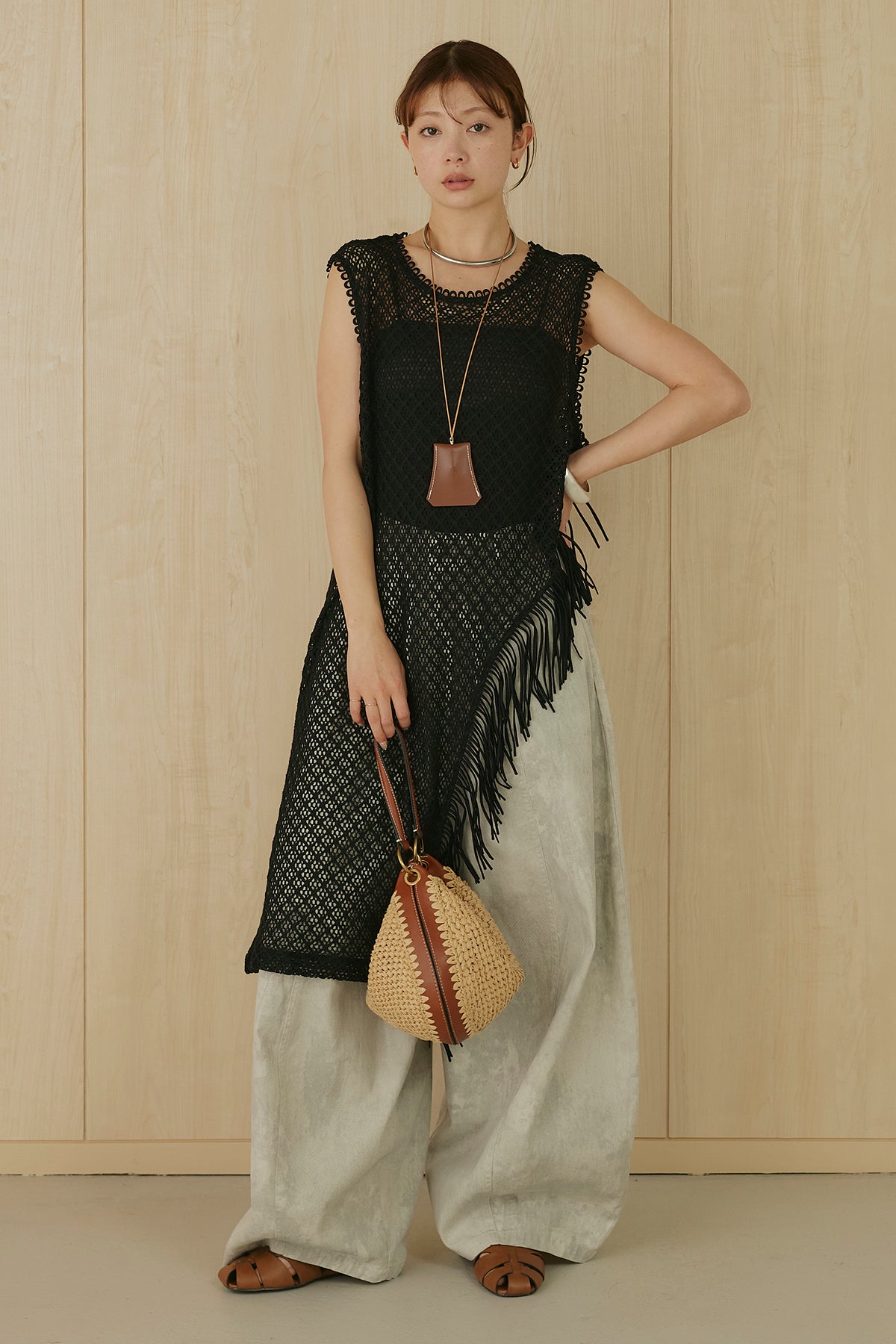 【ESICA】アシンメトリー黒ニットと花柄スカートセット SET ITEMS – ESICA