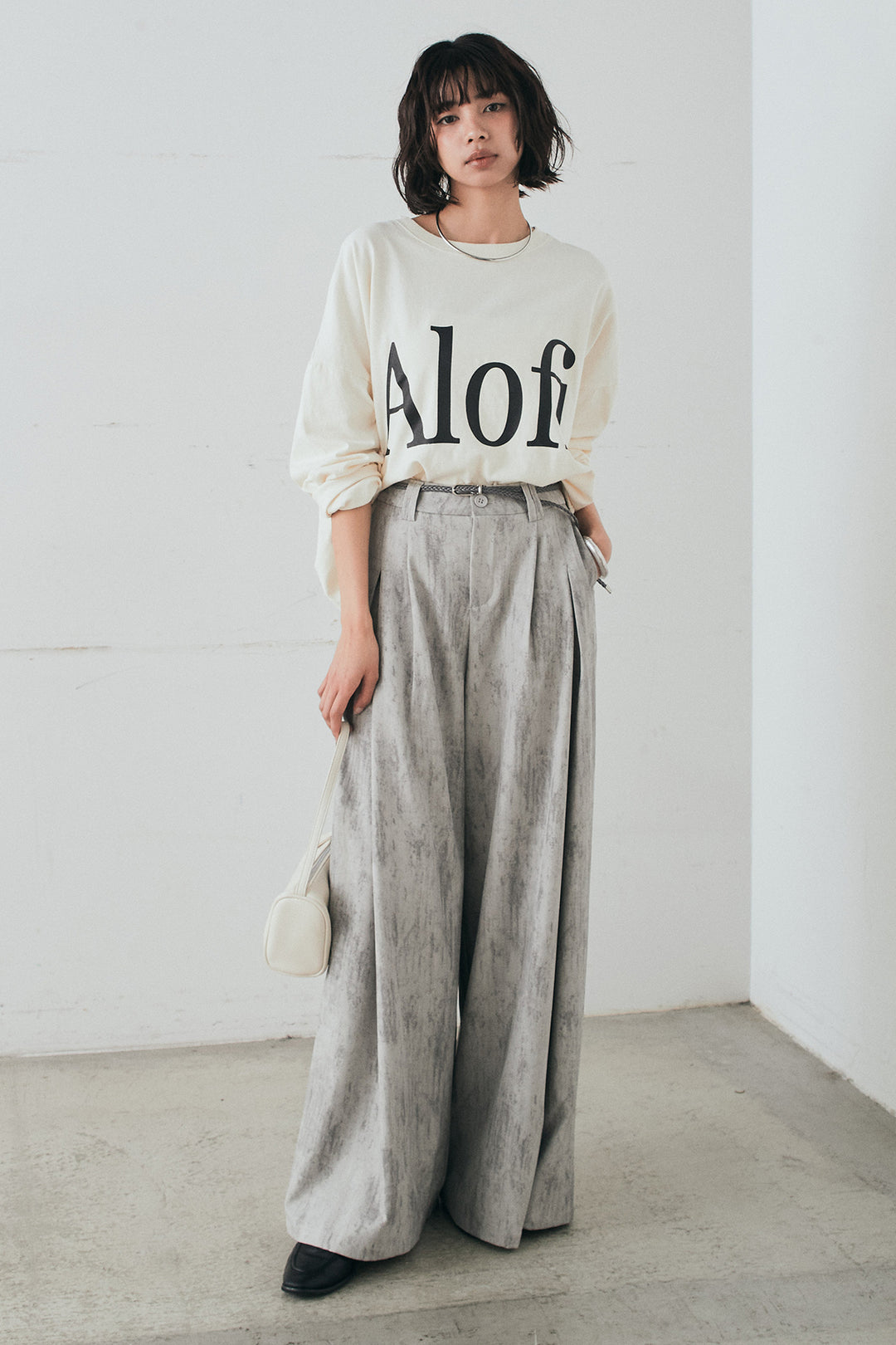 [SET]裾センタードロストロゴプリントワイドTシャツ+紐ベルト付きかすれ柄ワイドスラックス(2set)