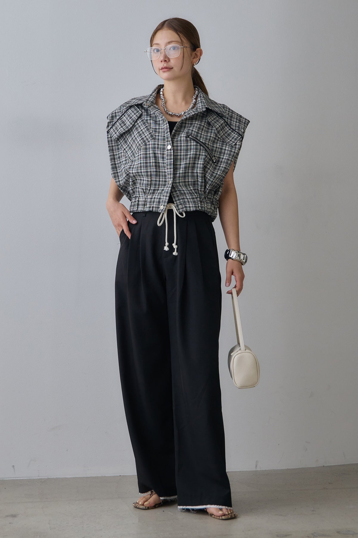 ショート丈NEWYORKロゴTシャツ+ベルト付きクロスデザインパンツ(2set) エシカ / ESICA | Get Dressed with me🤎 [SET]ショート丈