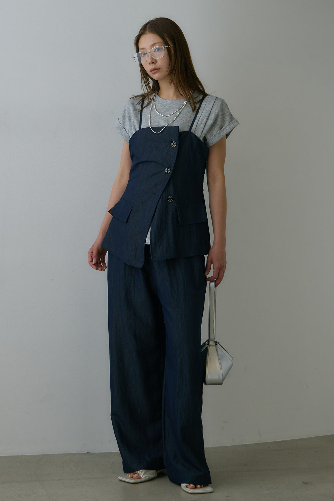 [SET]フロントボタンビスチェSETUP+ネックポーチ付きタックデザインTシャツ(2set)