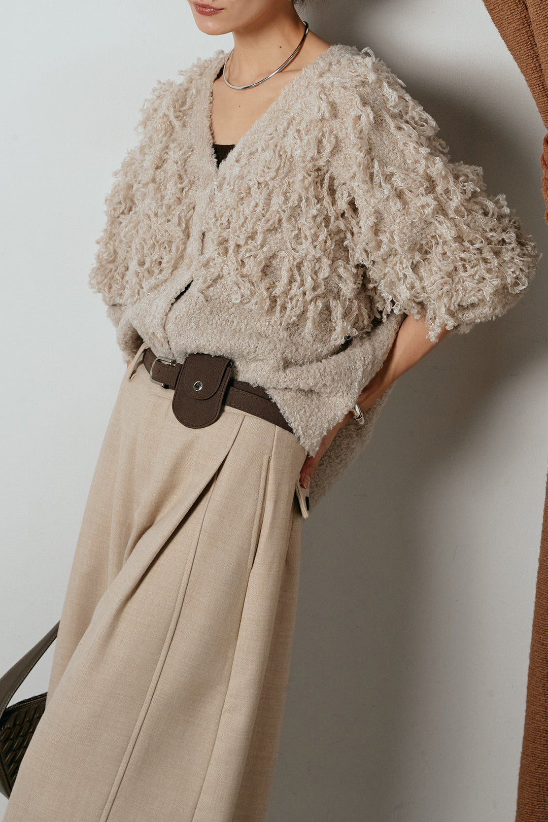 [SET]ループ編みVネックニットカーディガン+ポーチベルト付きカーブパンツ(2set)