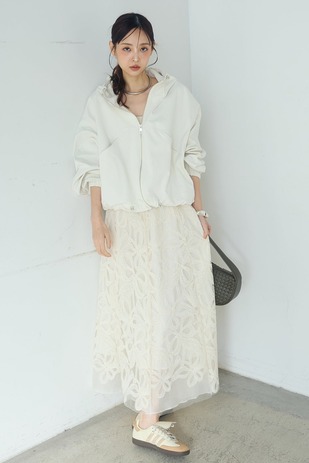 [SET]ネック裾絞りブルゾンアウター+ニュアンス柄刺繍スカート(2set)