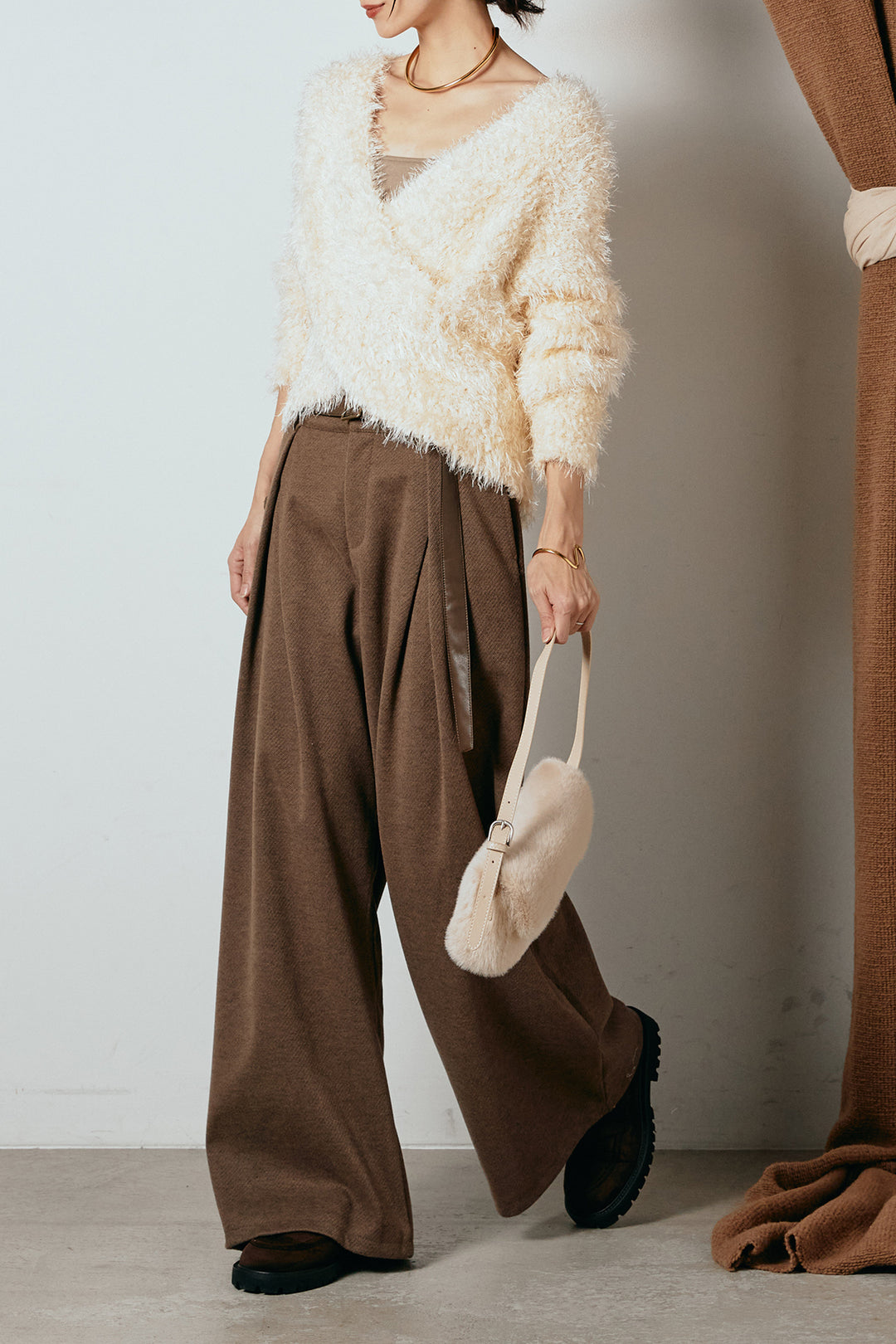 [SET]シャギークロスニットトップス+細ベルト付き起毛タックワイドパンツ(2set)