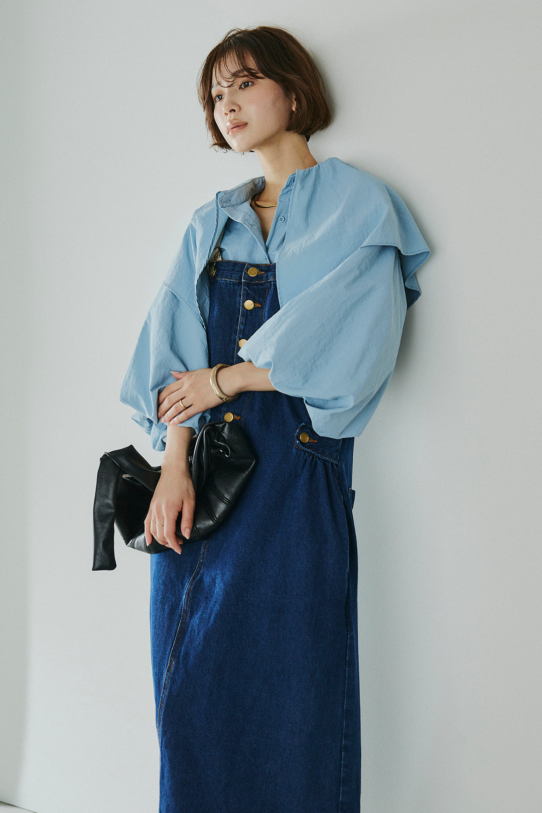 [SET]ケープカラーナイロンブラウス+配色ショルダーデニムサロペットスカート(2set)