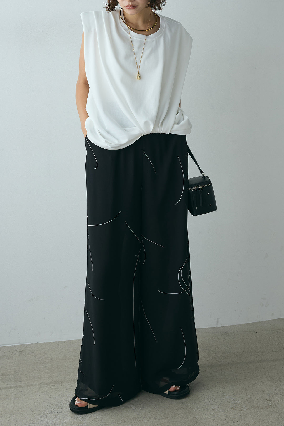 [SET]ノースリーブフロントツイストTシャツ+ニュアンスライン柄ワイドパンツ(2set)