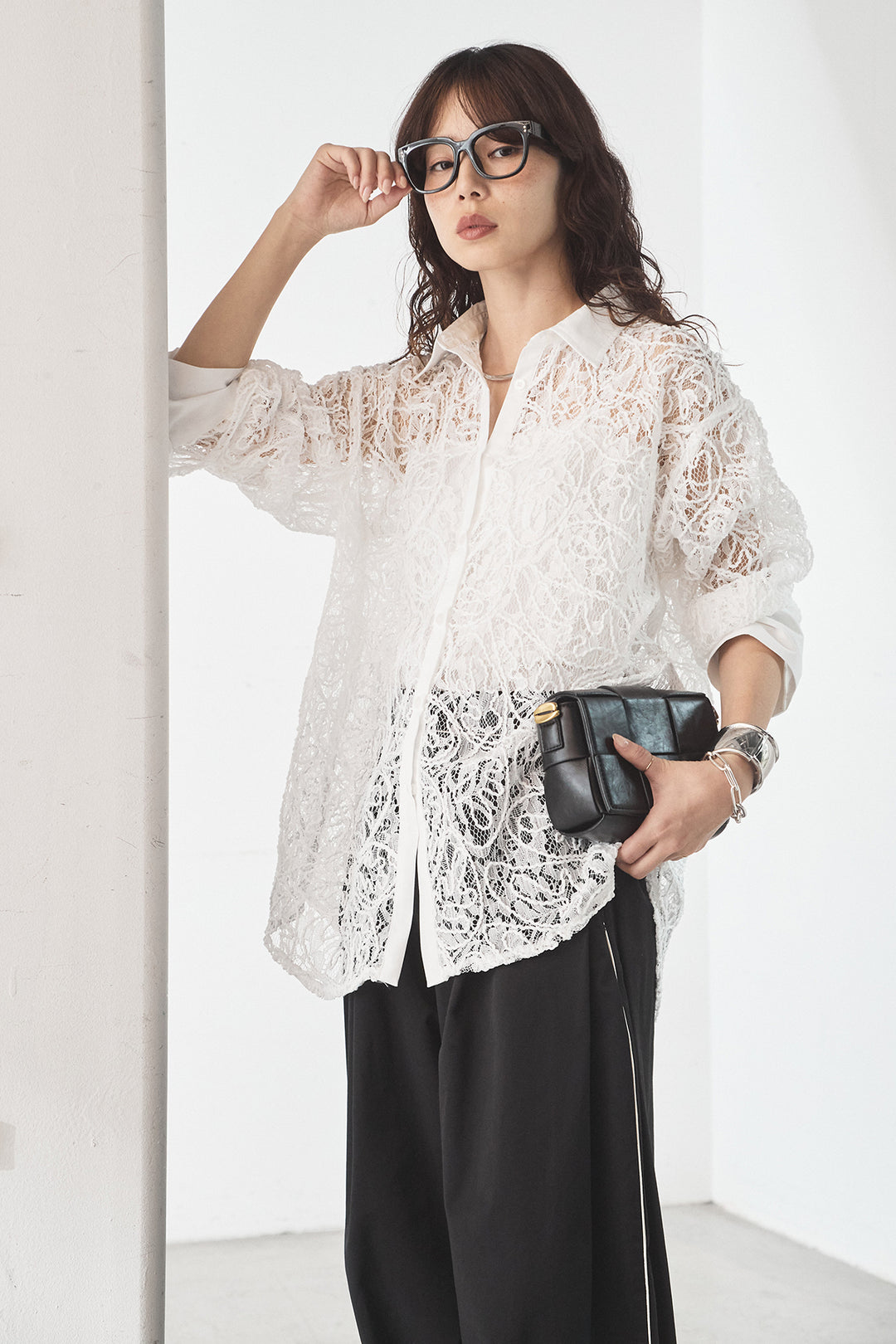 [SET]刺繍レースオーバーサイズシャツ+合繊ツイルパイピングタックカーブパンツ(2set)