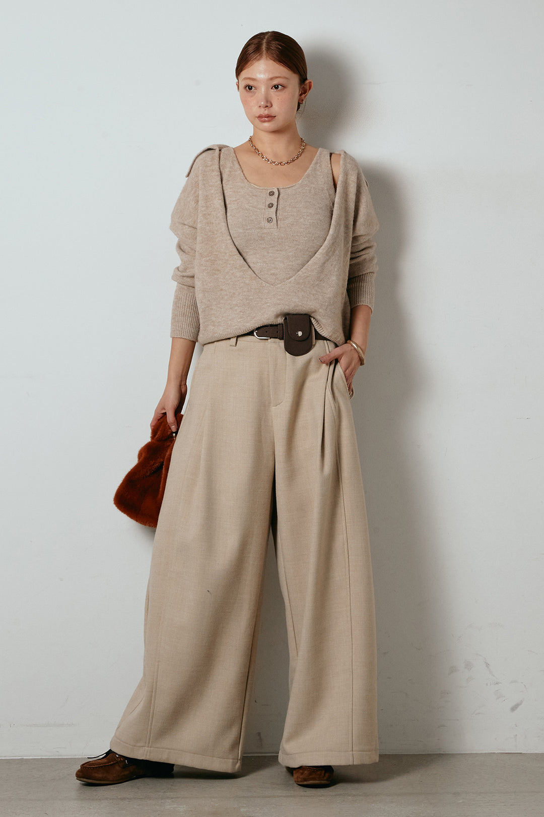 [SET]襟付きレイヤードニットトップス+ポーチベルト付きカーブパンツ(2set)