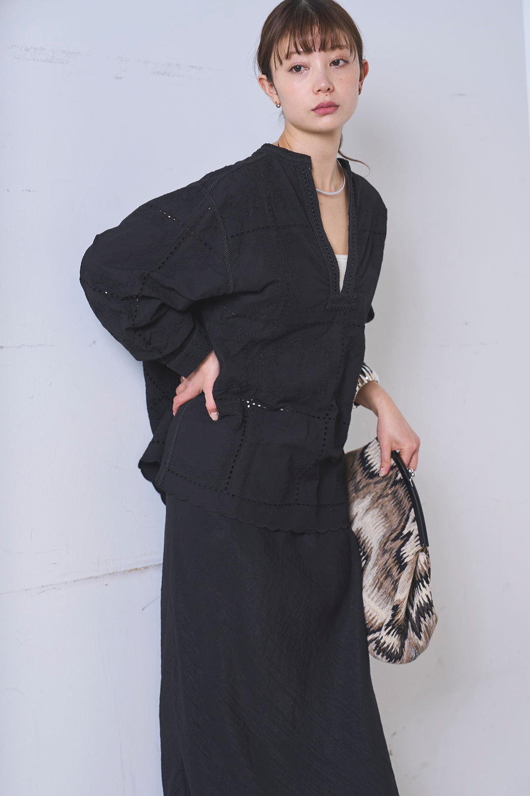 [SET]深V刺繍柄ブラウス+リネンブレンドロングナロースカート(2set)