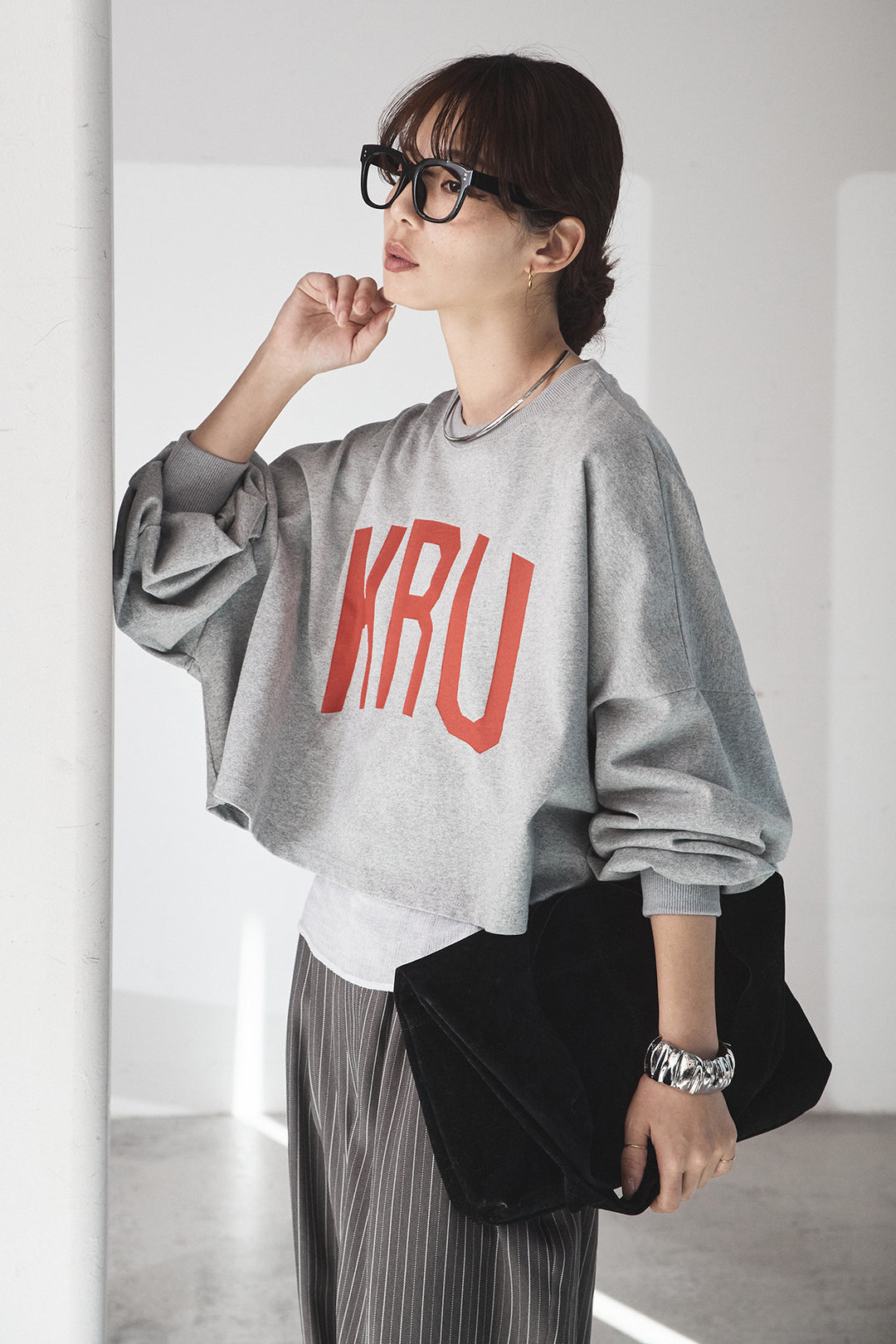 [SET]ビッグロゴHRU袖ボリュームトップス+リブシアークルーネック長袖トップス+ヘリンボーンストライプツータックパンツ(3set)