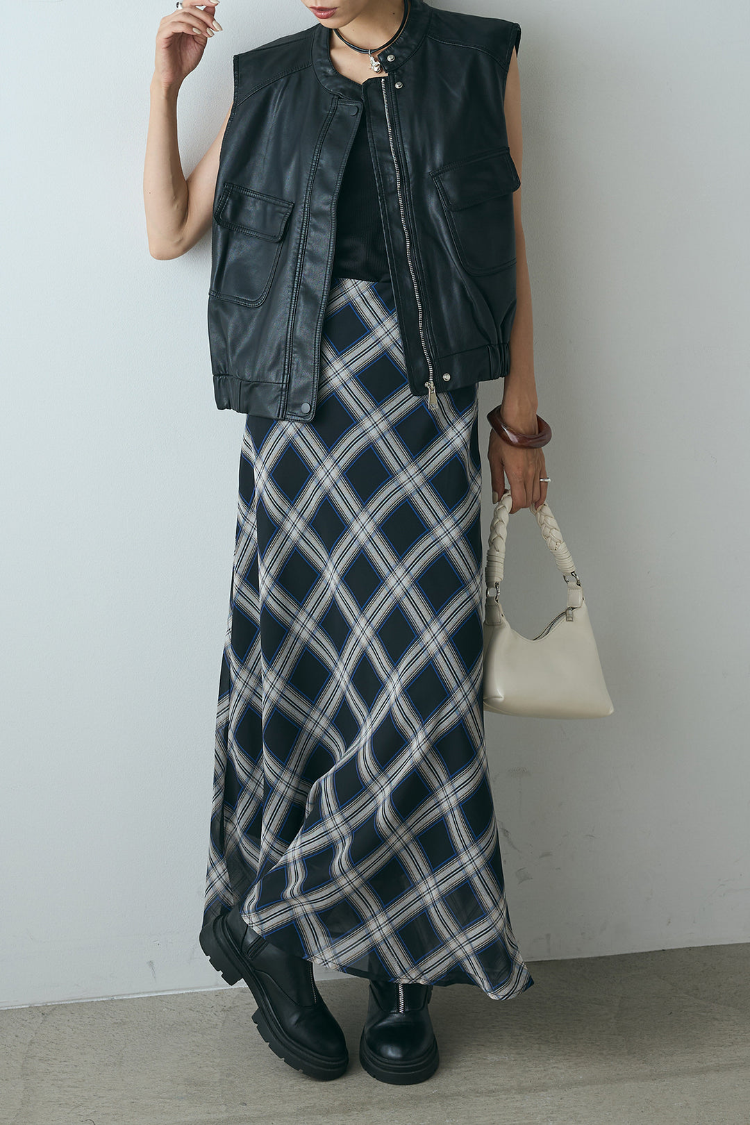 [SET]バンドカラーフェイクレザーベスト+マルチ柄シアースカート(2set)