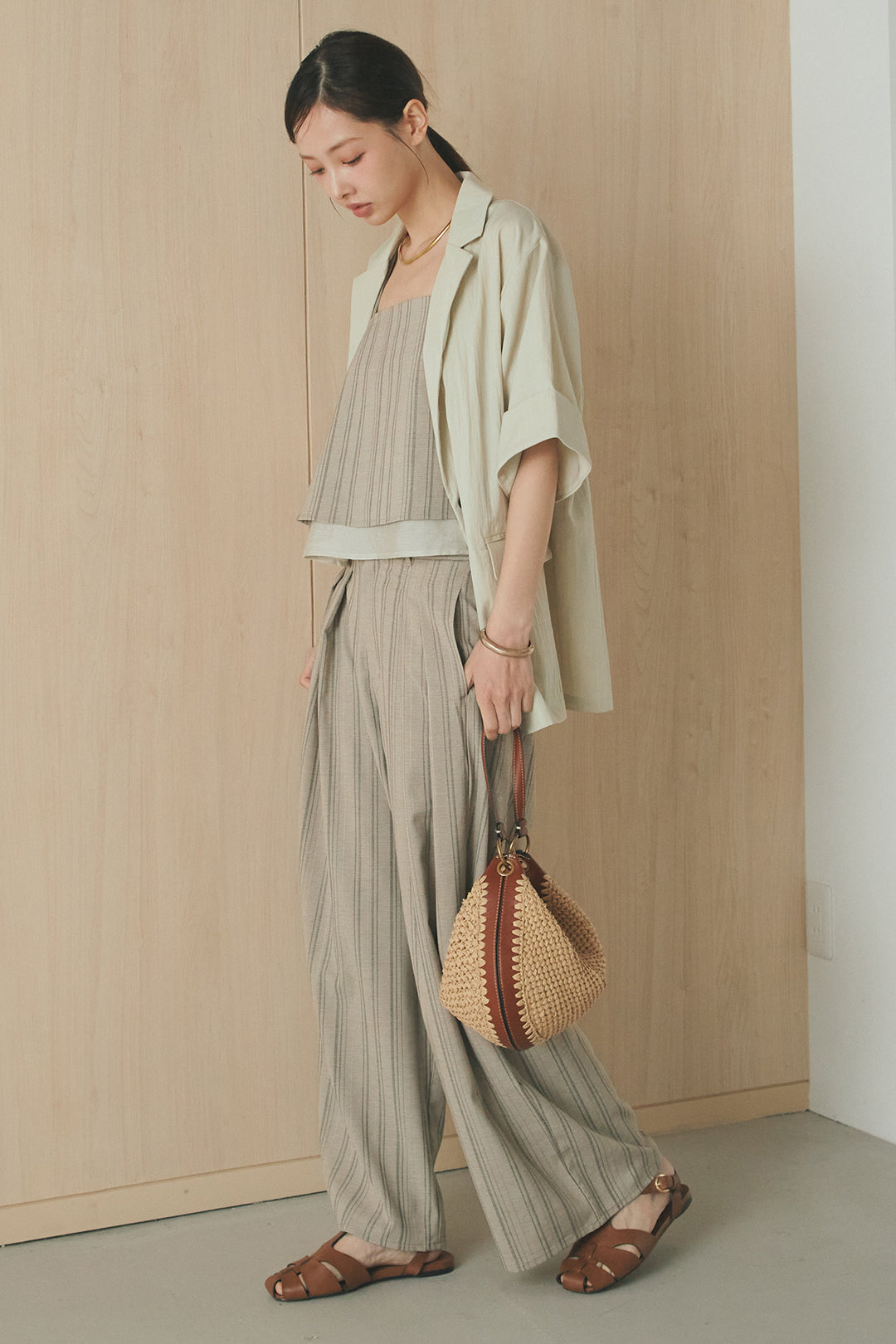 [SET]リネンライクテーラードハーフスリーブジャケット+リネンストライプタックワイドパンツ+リネンストライプレイヤードキャミ(3set)