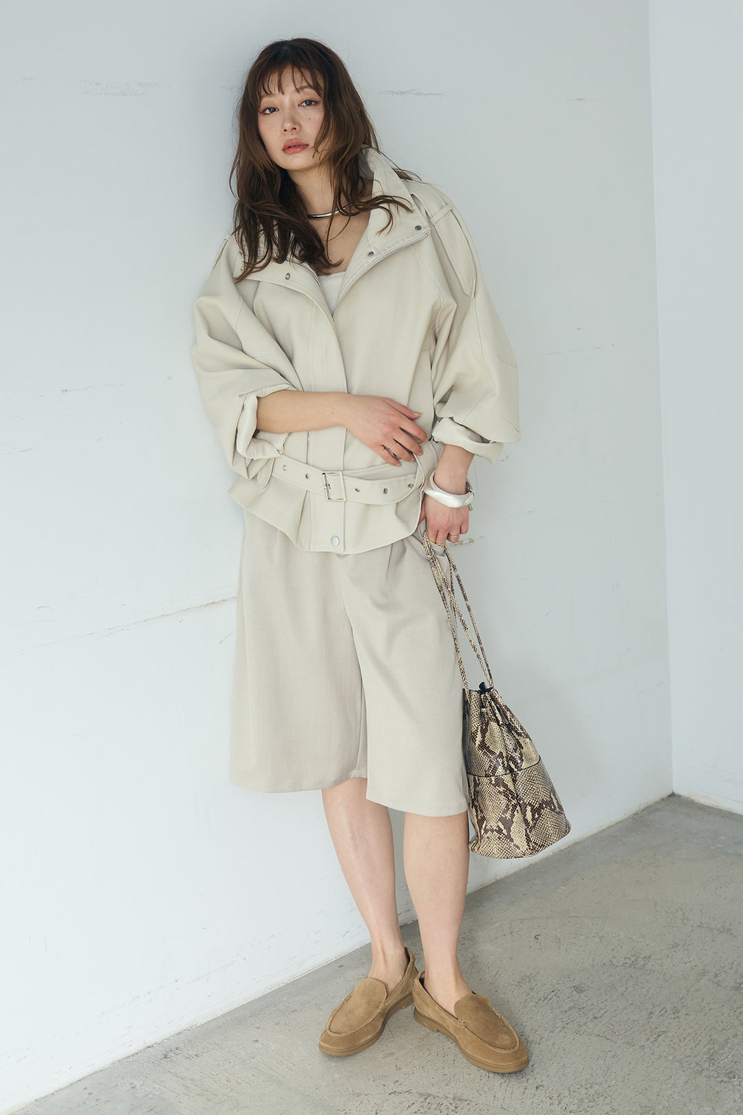 [SET]ベルト付きスタンドネックアウター+ツイルタックハーフパンツ(2set)